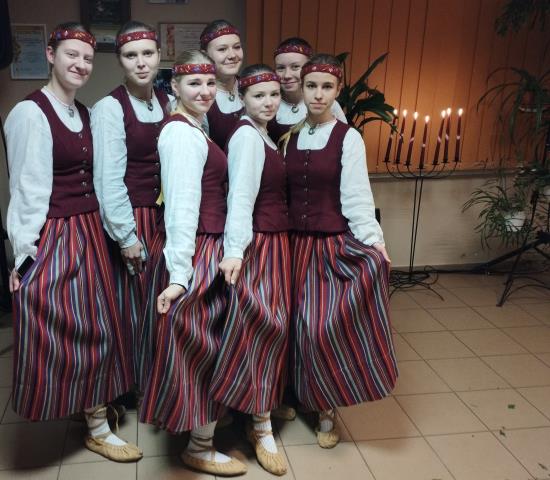 Maļinovas pagasta saieta nama JDK "Druvāni". Uzstāšanās pasākumā "Es lepojos ar tevi, Latvija". Maļinovas pagasta Saieta namā.